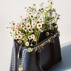 kate spade：母亲节送礼精选 Dear Mom 项链$58 Deco 斜挎托特包$348